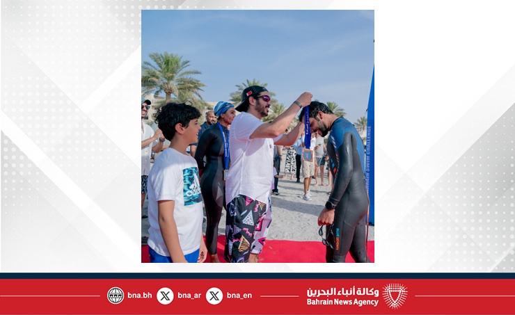 خالد بن حمد يشهد ختام تحدي السباحة حول جزيرة البحرين